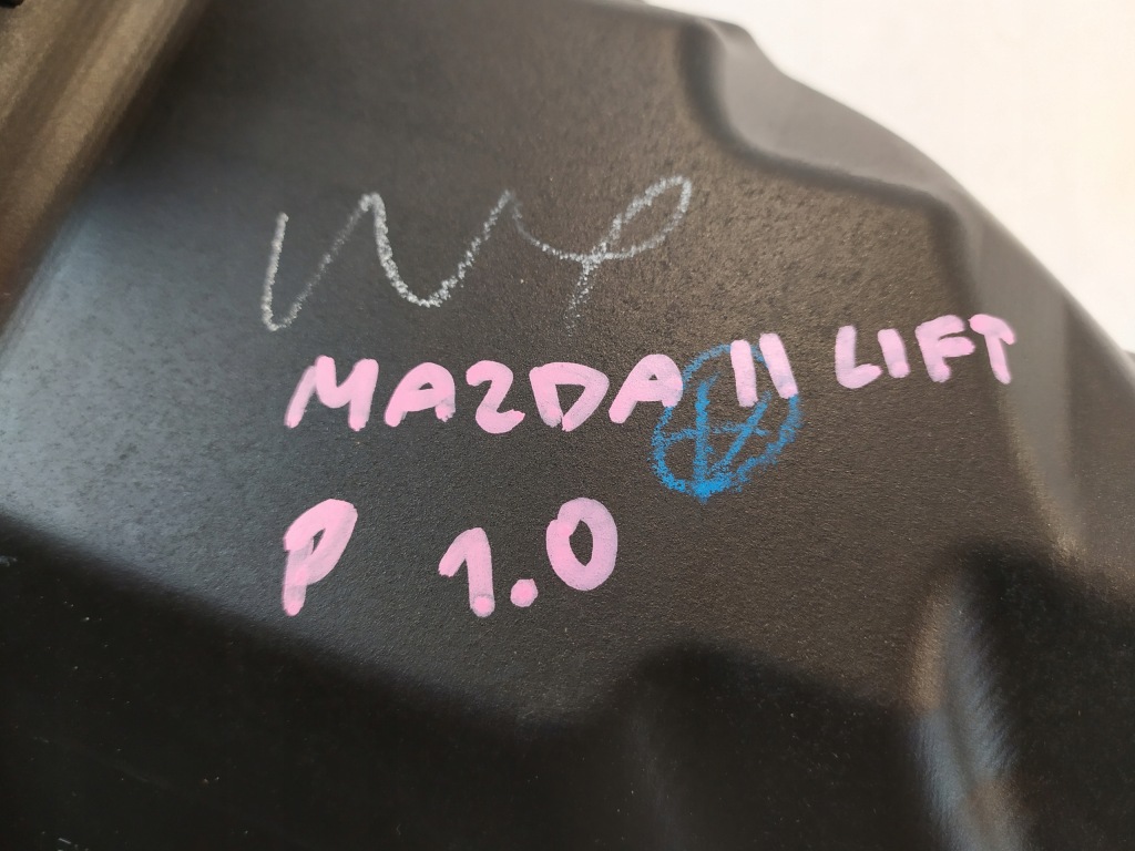 фото №3, Mazda оригинальный номер db5j-51030 лампа фара