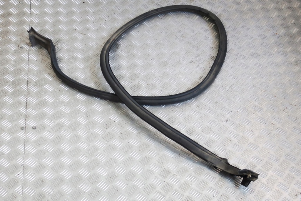 фото №1, Правая прокладка дверь cabrio porsche 992 992871196