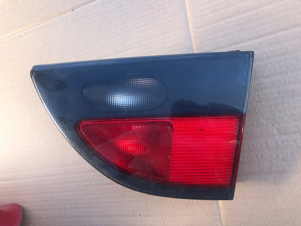 фото №1, Права задня лампа кришки renault megane sedan 95-99
