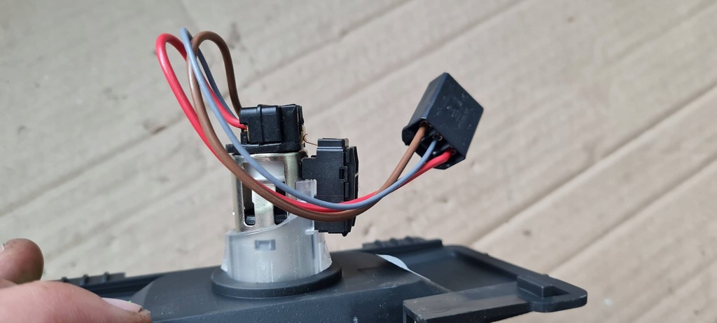 фото №6, A4 b9 8w панель туннель среднего заглушка разъём 12v 4m0919340 a5 8w