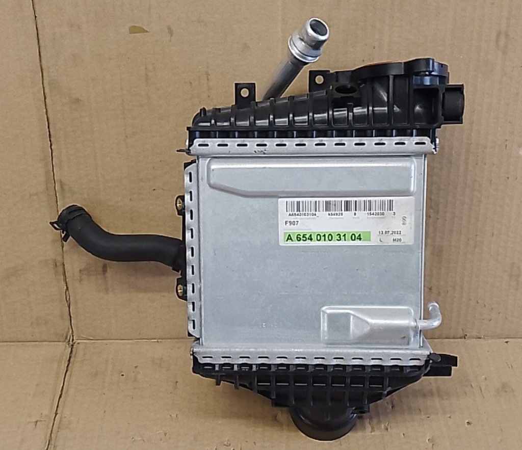 Купити Радіатор інтеркулер mercedes sprinter w907 w910 vito v-klasa ka22/ul585