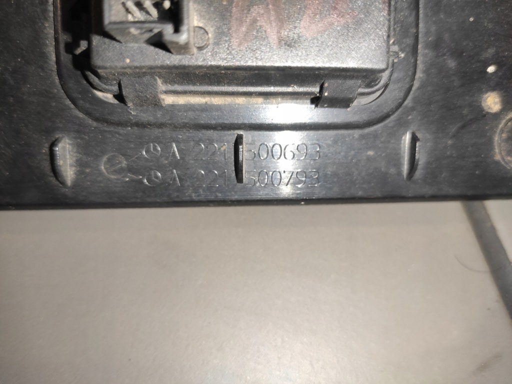 фото №9, Mercedes w221 lift sklasa кнопка відкривання кришки молдинг захист замка kpl