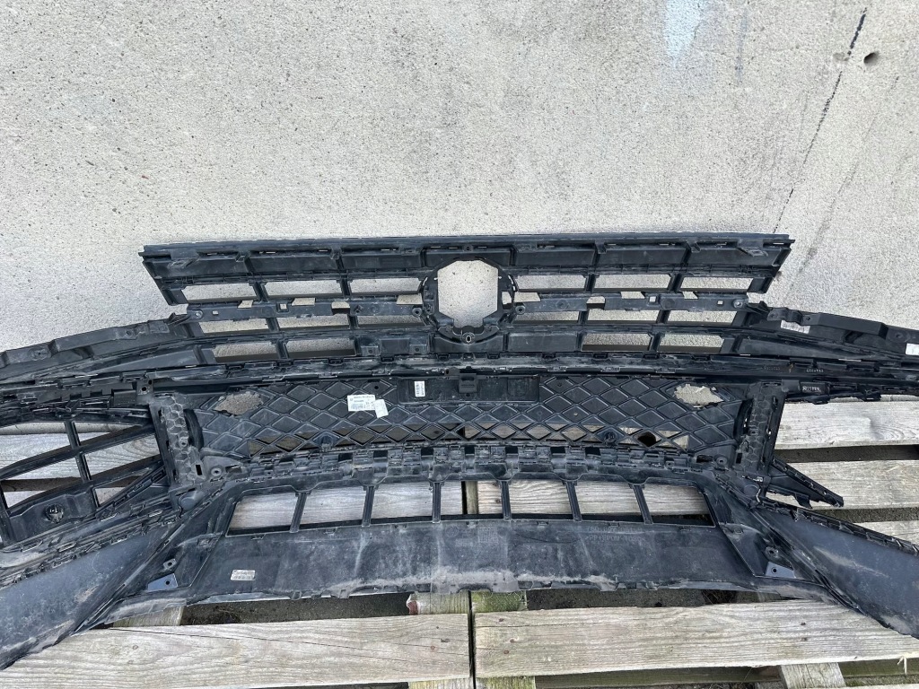 Бампер передок  передний vw touareg 3 3 760 рестайлинг  fl r-line 2023- 760807221g Недорого