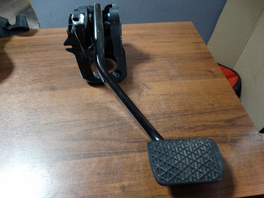 фото №1, Idealny педаль гальма mercedes w167 1