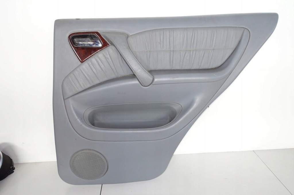 Mercedes w163 ml рестайлинг  обивка дверь обшивка правый задний  задний Недорого