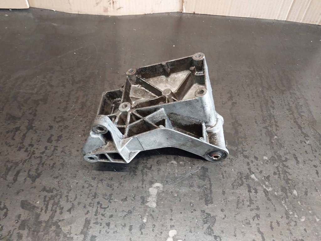 Купити Кронштейн / кронштейн генератора bmw 3 e36 318i m40b18 184e1 17218659