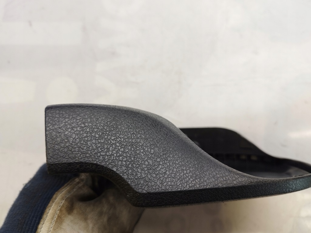 фото №5, Audi q7 4l 07r защита заглушка сиденье правый перед 4l0881328