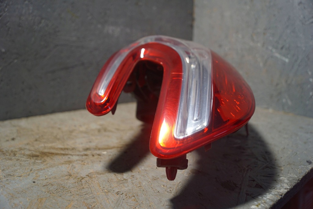 фото №14, Peugeot 208 лампа правый задняя s2060