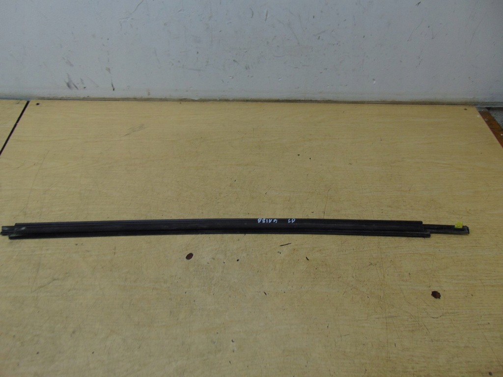 фото №8, Молдинг ущільнювач лівий перед toyota prius ii 2002-