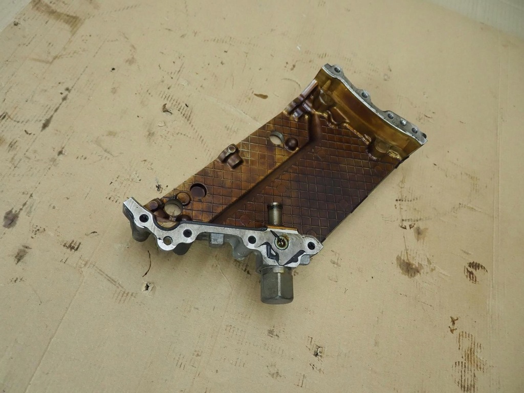 фото №15, Кришка розподільного валу захист a8 d3 6.0 bht 07d109130s