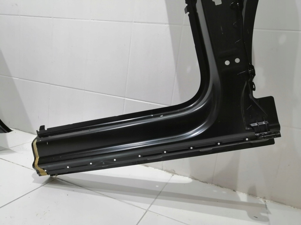 Порог стойку правый  перед передний audi q3 2 83a новый оригинал Доставка