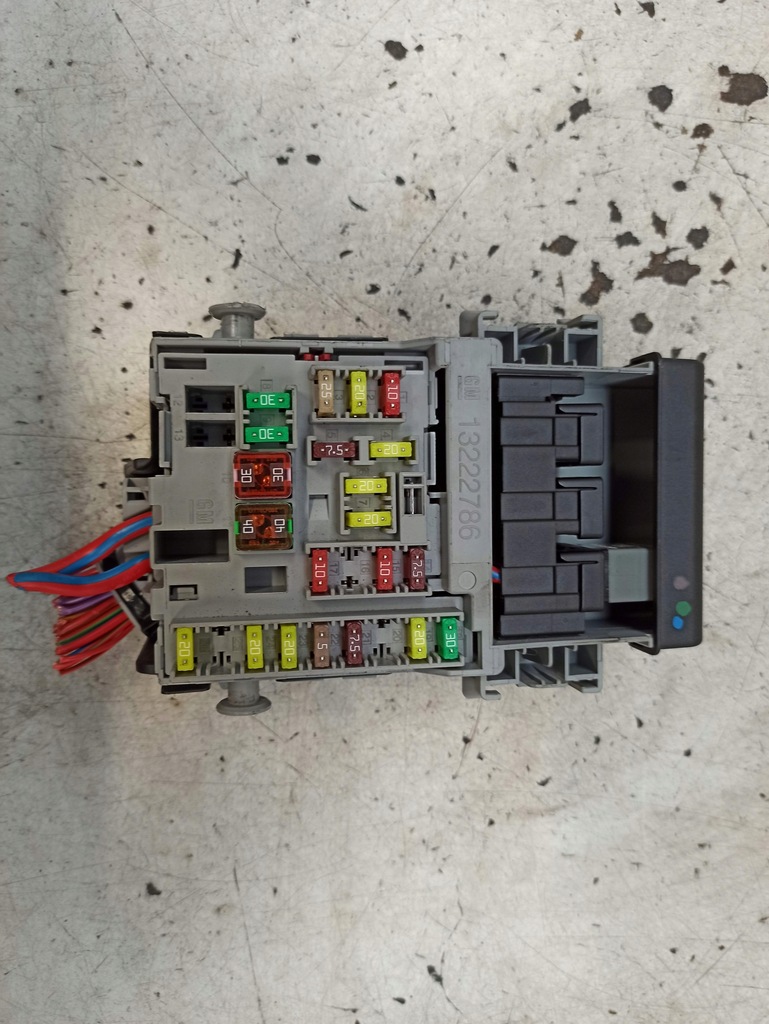 фото №7, Opel astra j коробка предохранителей 13222786