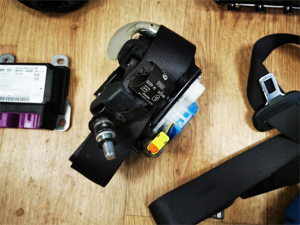 фото №9, Kia carens iv 13-18 подушка безпеки подушки безпеки натягувачі датчик демонтаж