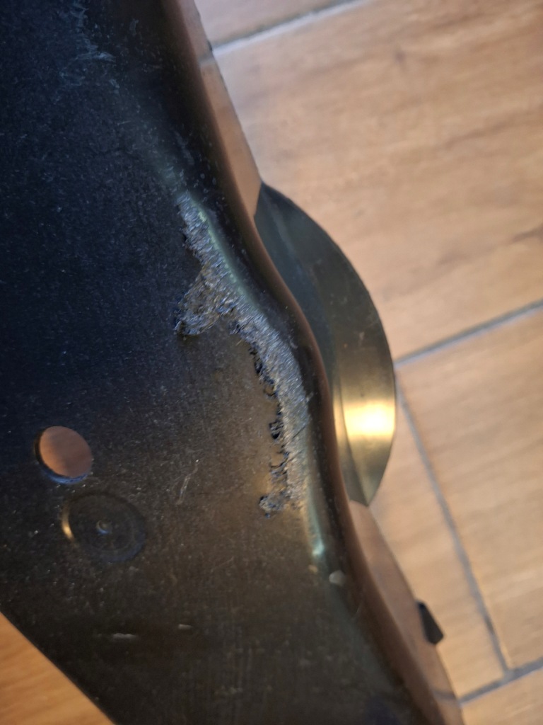 Mercedes w205 захист заднього лівого  важеля a2133520700 Оригінал