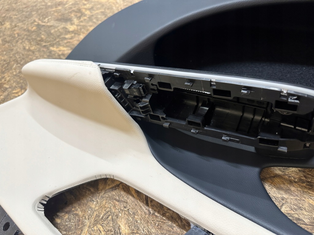 Mercedes e klasa w214 оббивка обшивка двері задніх правих Ціна