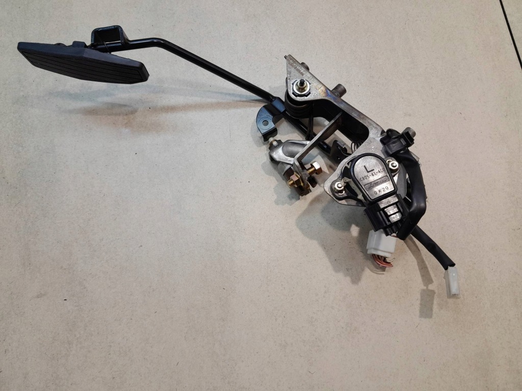 фото №4, Потенциометр газа mazda premacy 2.0 ditd