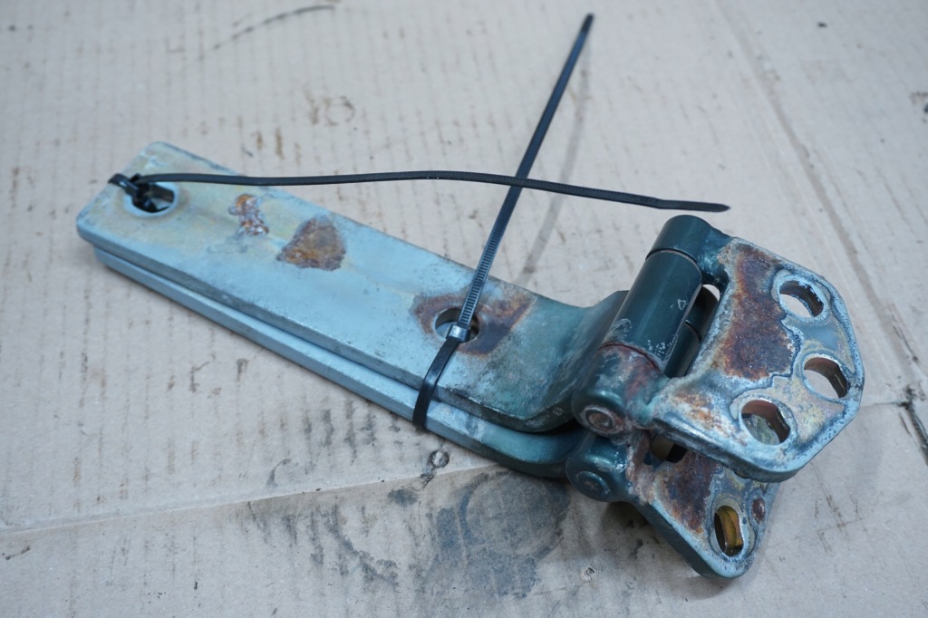 фото №3, Galloper петля петли крышки багажника комплект