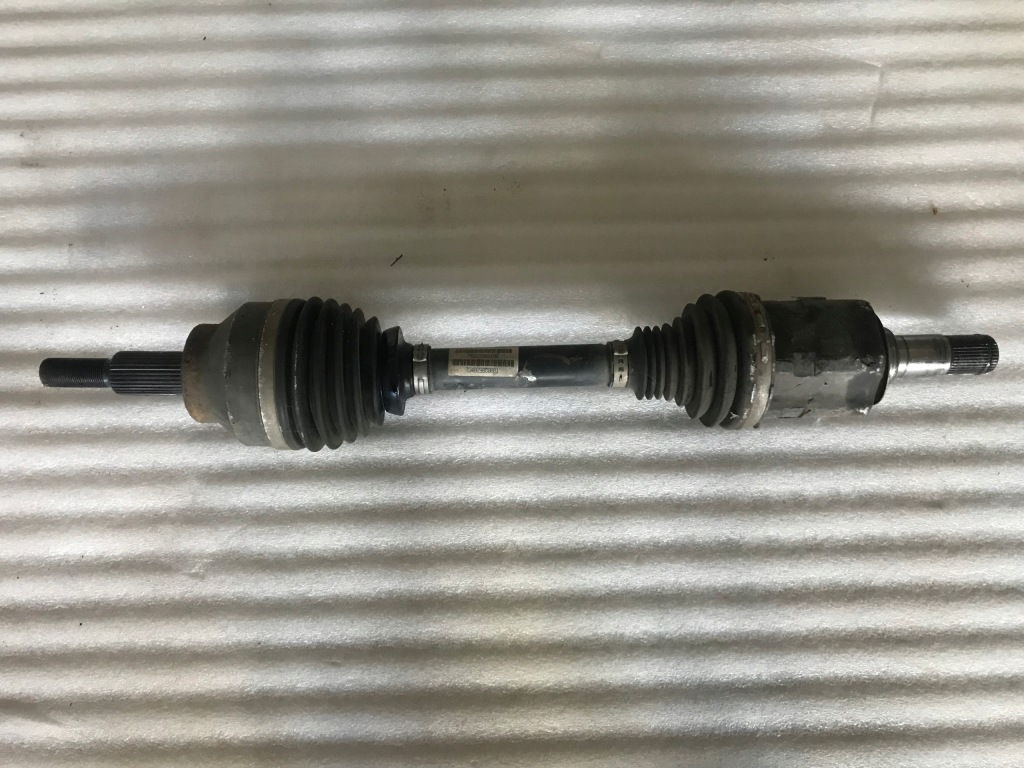 фото №1, Jeep grand cherokee wk2 приводной вал левая p68193661ab