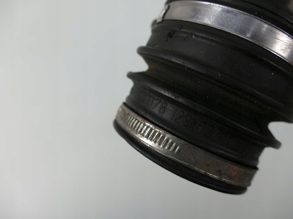 фото №3, Audi a8 d2 2.8 шланг воздуха труба воздухозаборник впуск