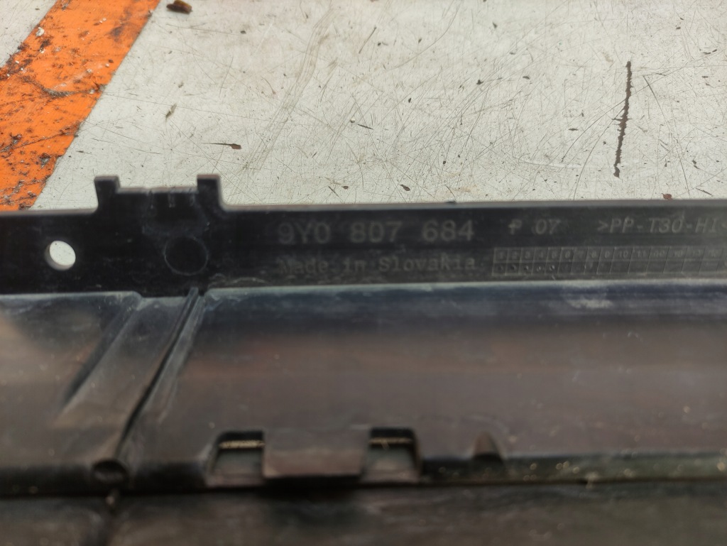 Porsche cayenne 3 9y решітка  решітка радіатора решітка бампера нижня 9y0807684 Недорого