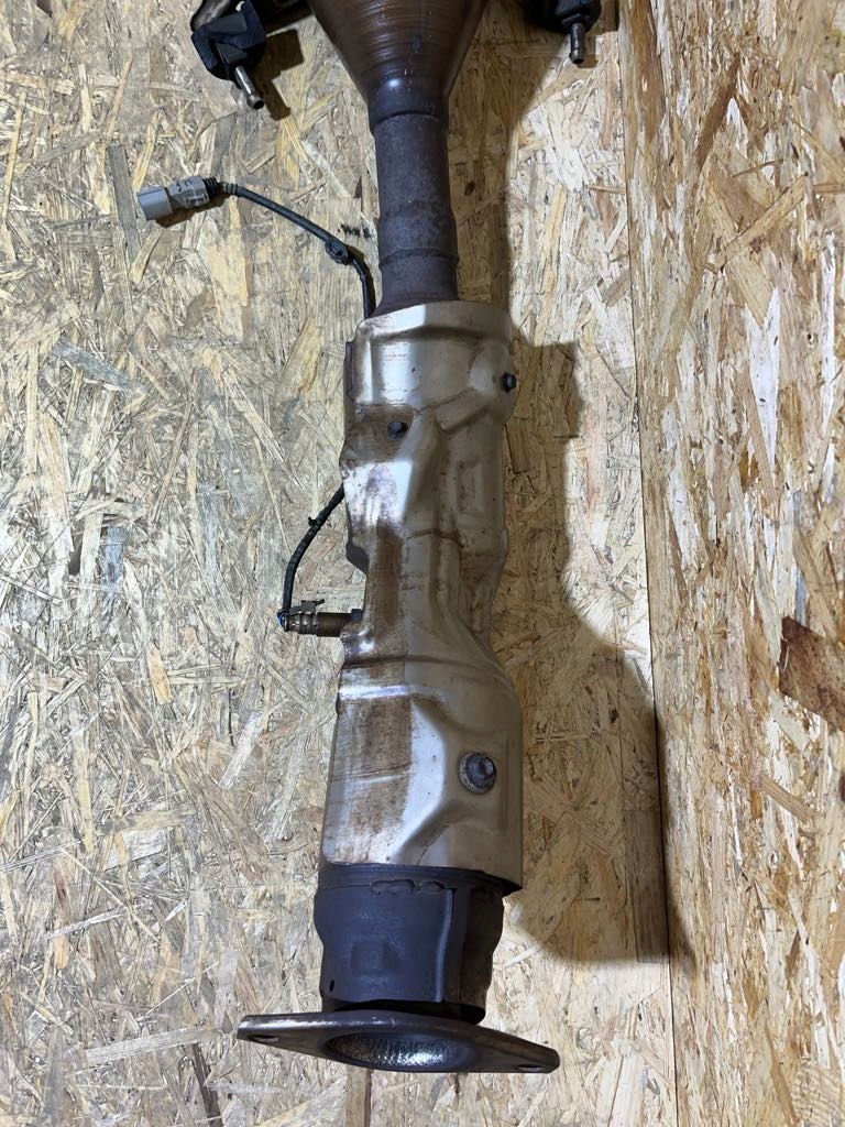 Каталізатор + датчик toyota 1.8 gp1 tc9 33717 оригінал демонтаж Зі Шроту