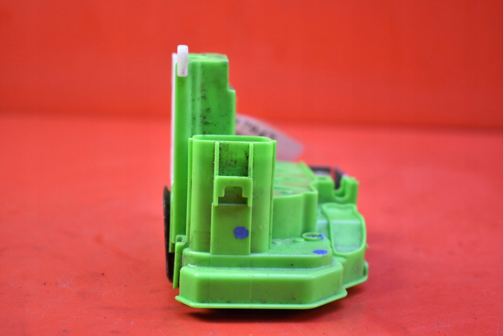 Замок двері правий перед передній eu 505166140 alfa romeo mito 08-18 Оригінал