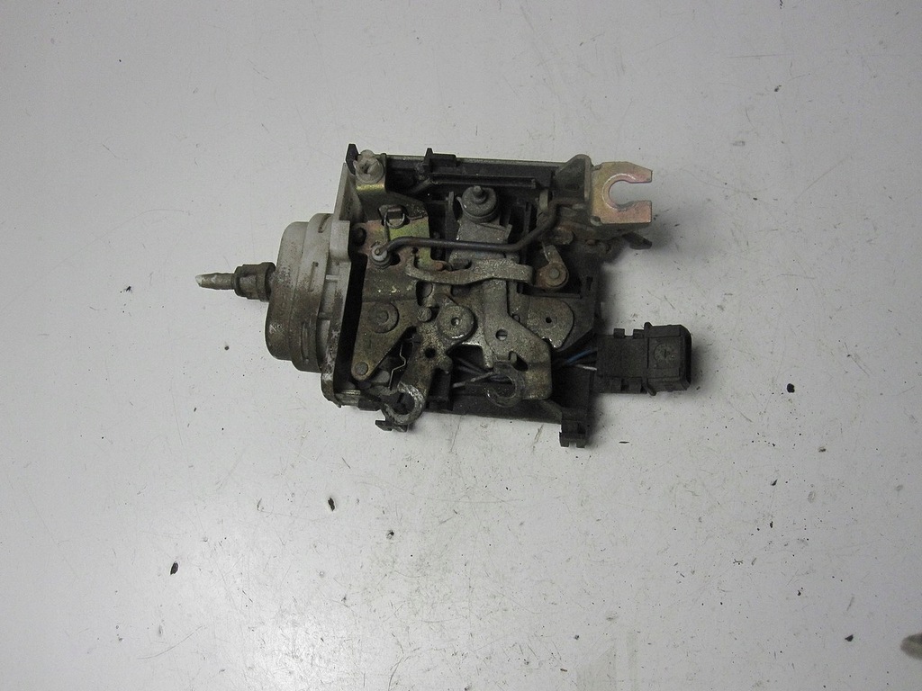 фото №8, Замок дверь передний правый audi a6 c4 96r