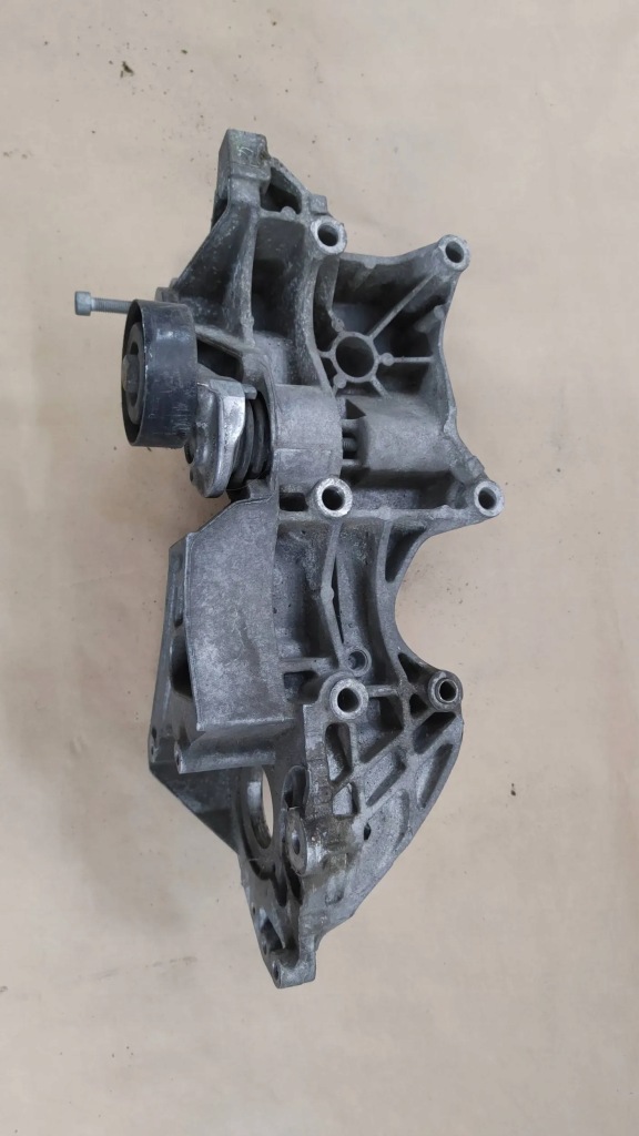 Кронштейн кронштейн основание кронштейн генератора 03l903143 audi a4 a5 с Разборки