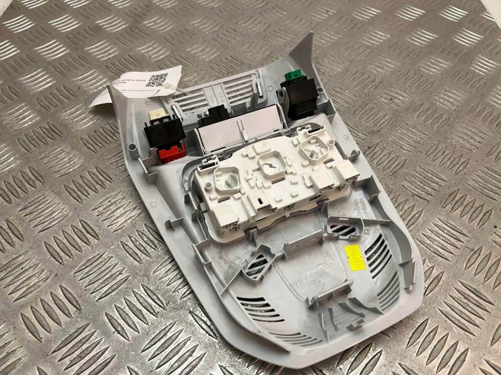 Peugeot 5008 2 лампа потолочная 9814584177 в Украине