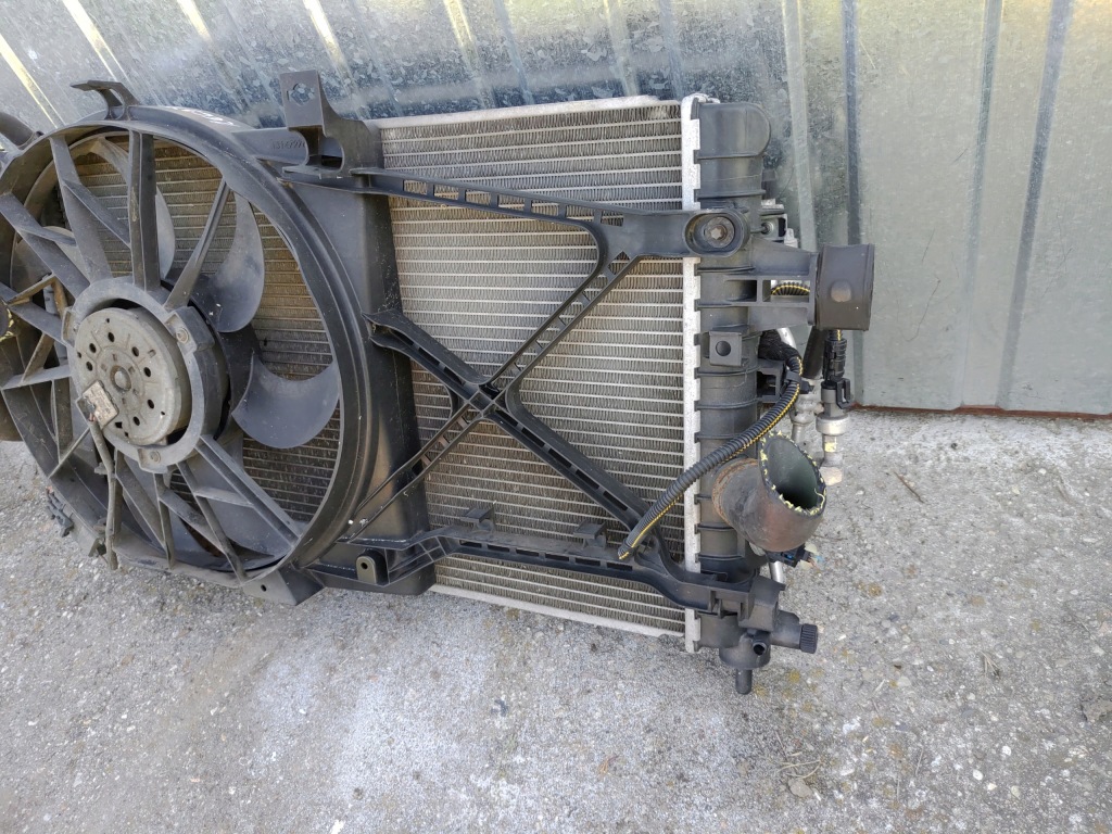 Радиатор воды вентилятор opel zafira b 2 рестайлинг  1.6 benzyn a16xer 2008-2013 в Украине