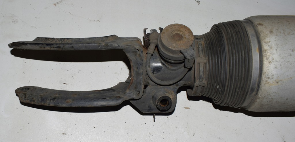 фото №8, Audi q7 i 4l амортизатор передний перед левый 7l8616039a