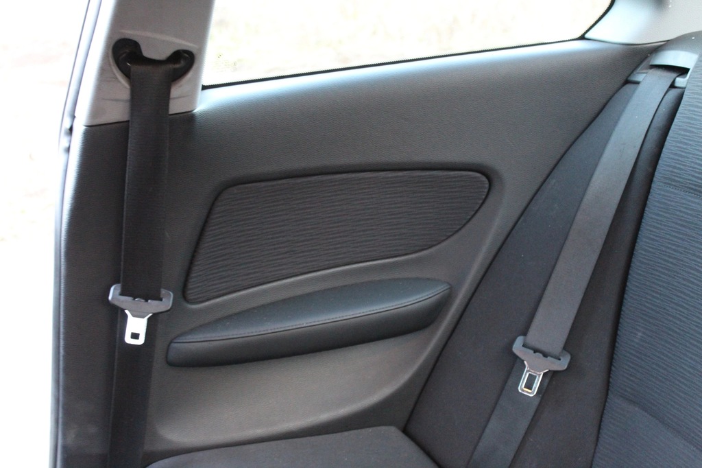 фото №1, Оббивка обшивка двері правий задня bmw e82