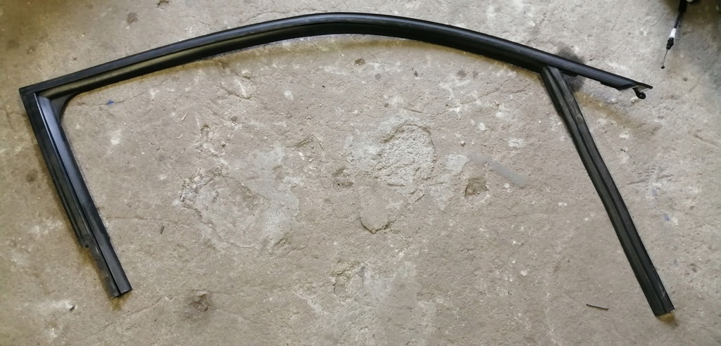 фото №1, Audi a1 3d молдинг прокладка двері права передня