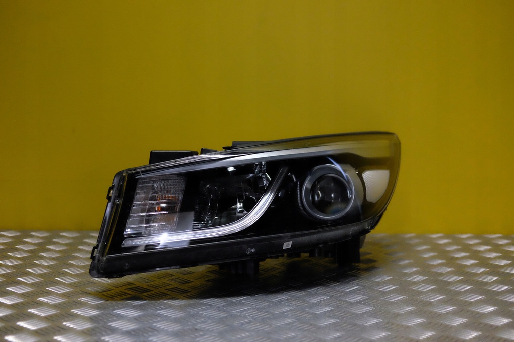 фото №1, Kia carnival sedona 15- фара лампа перед eu
