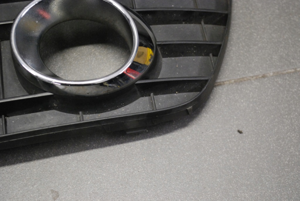 Решётка бампера левая mercedes a рестайлинг  a1698871125 в Украине