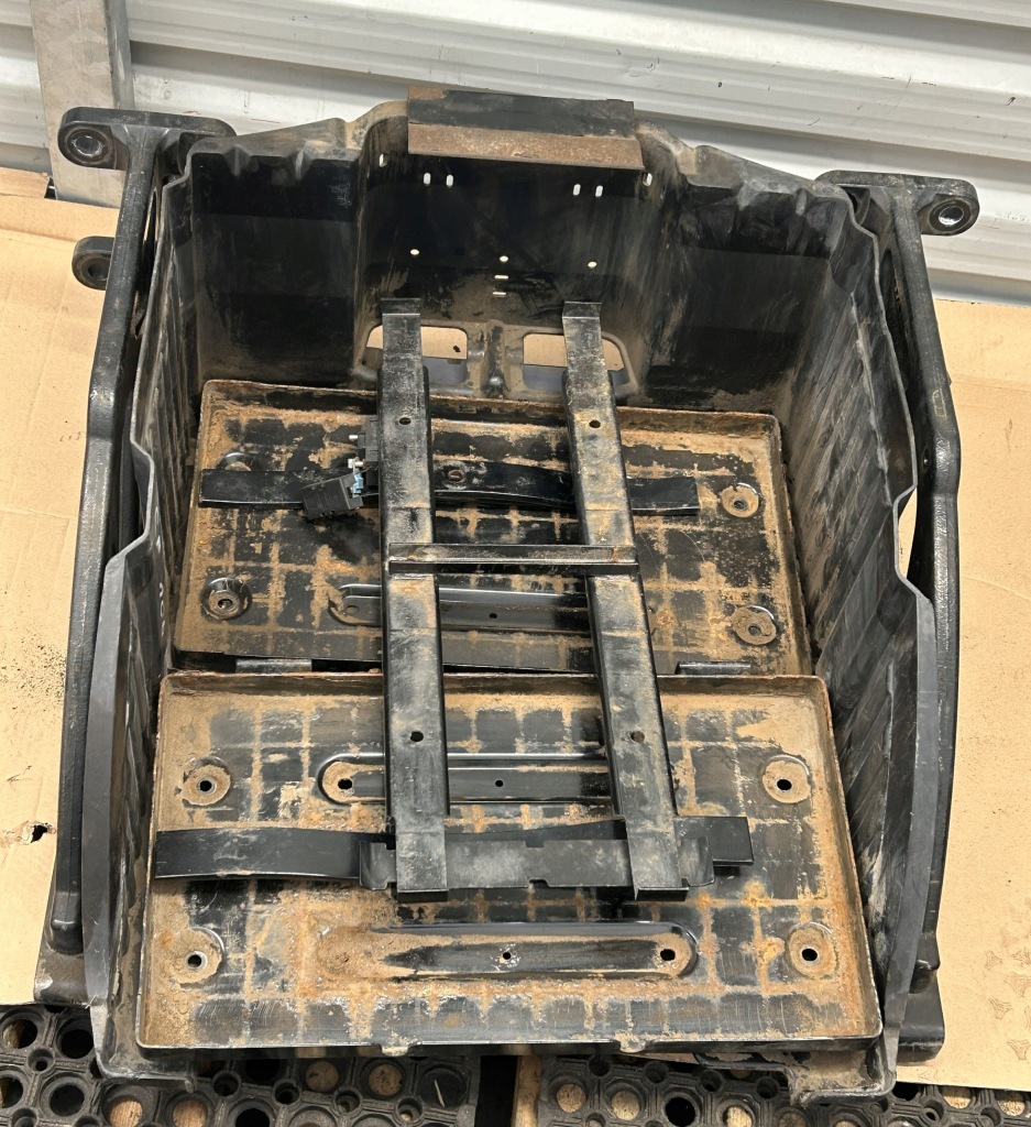 фото №8, Коробка основание аккумуляторов daf cf xf 106 1924834