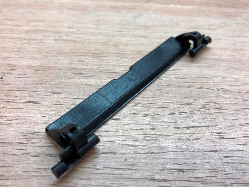 фото №8, Кронштейн заглушка монтажна накладки даховий do mercedes c w204 2007-2014