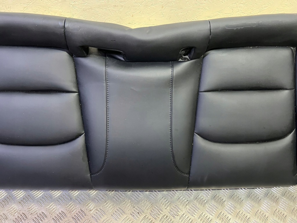 Tesla model 3 2023 сидіння задній в Україні