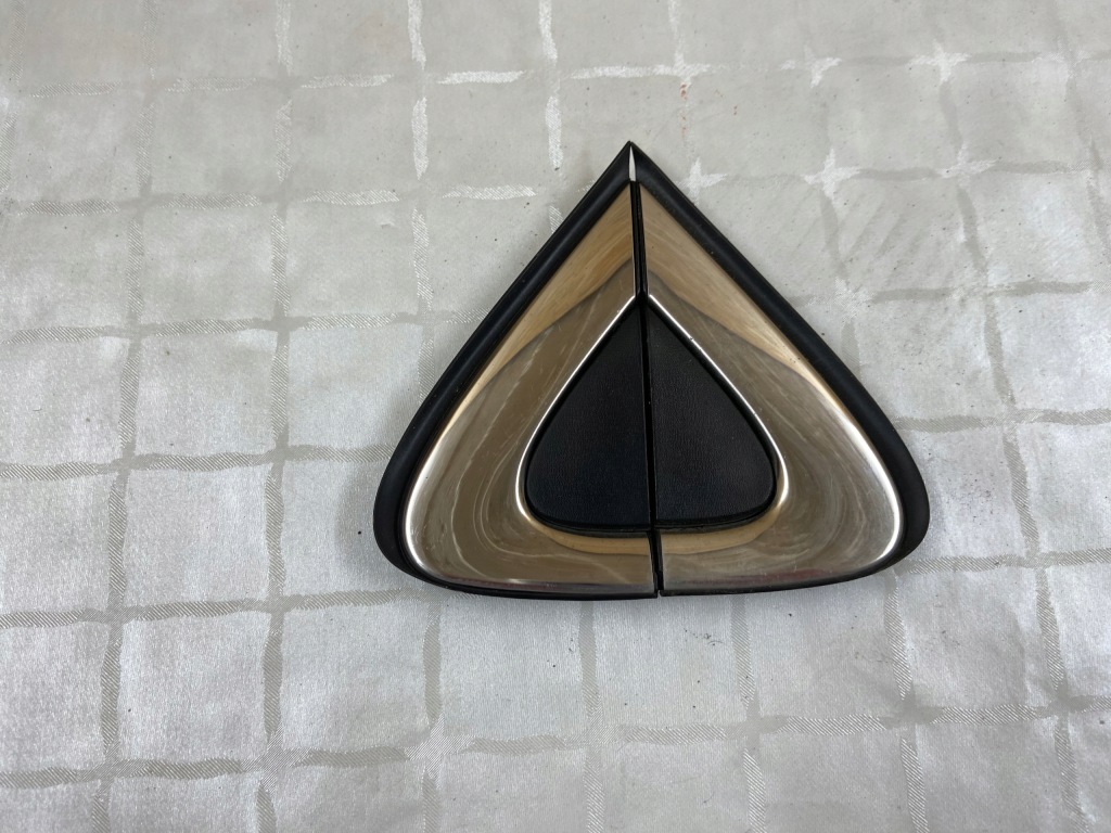 фото №1, Renaut kadjar треугольник заглушка крыла правая lub левая