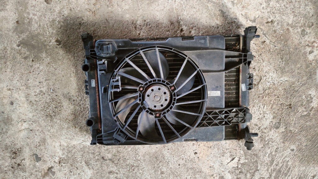 Купити Радіатор води вентилятор 8200222998 renault megane 2 1.5 dci