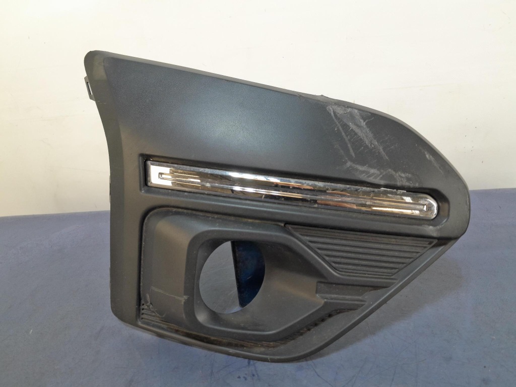 фото №1, Dacia jogger решётка противотуманной фары правая 261a20172r