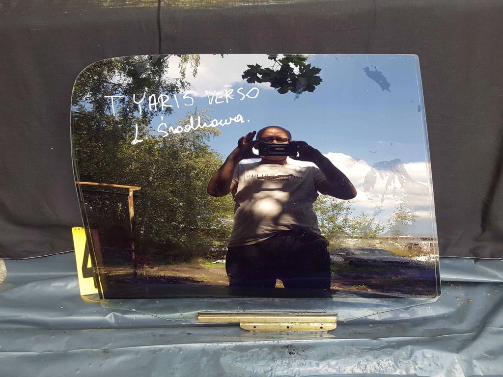 фото №1, Скло бічна ліва середня тонована toyota yaris verso