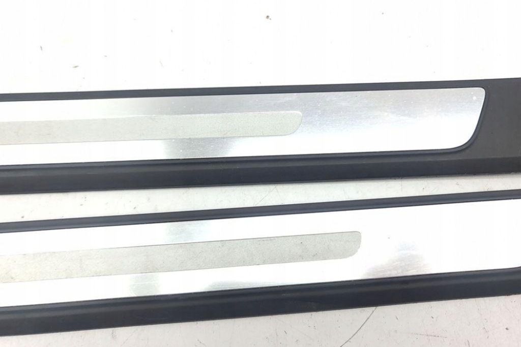 Передня права накладка декоративна порога  audi a4 avant 8w5, b9 8w0853374f 2.0l Київ