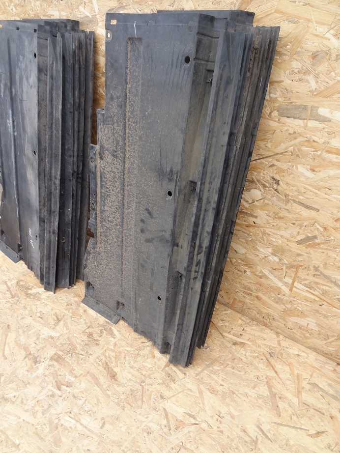 Левая накладка плита под кузов 8k0825207 a4 b8 a5 в Украине