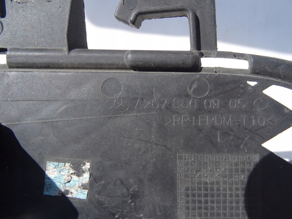 Решітка бампера протитуманної фари ліве перед mercedes w207 Київ