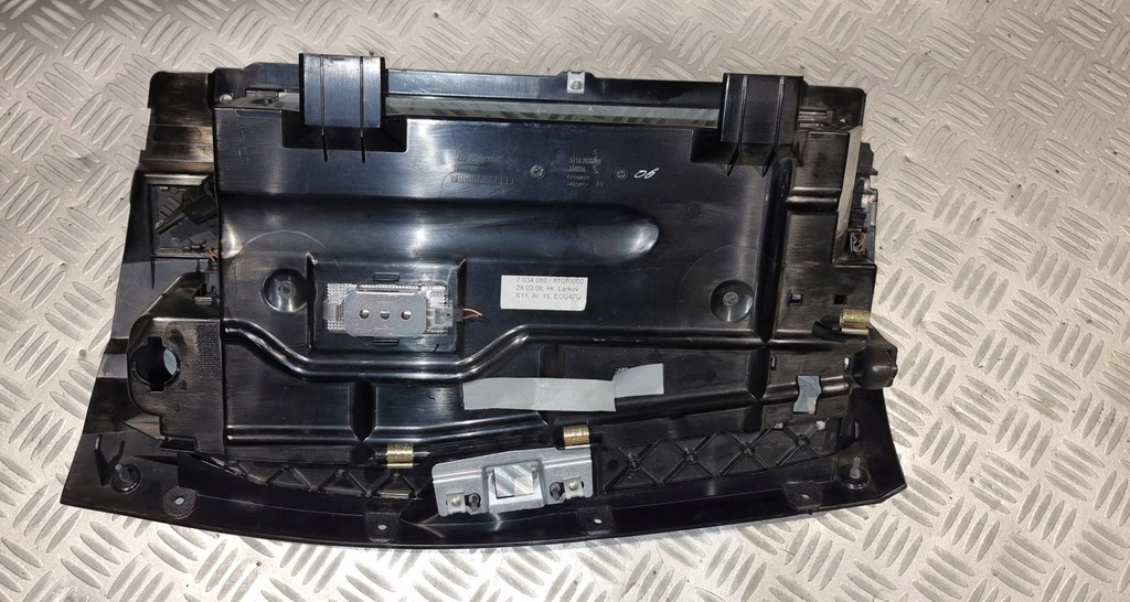 фото №12, Bmw 5 e60 e61 рамка каркас корпус бардачка пассажира 7034080 лампа 6962040