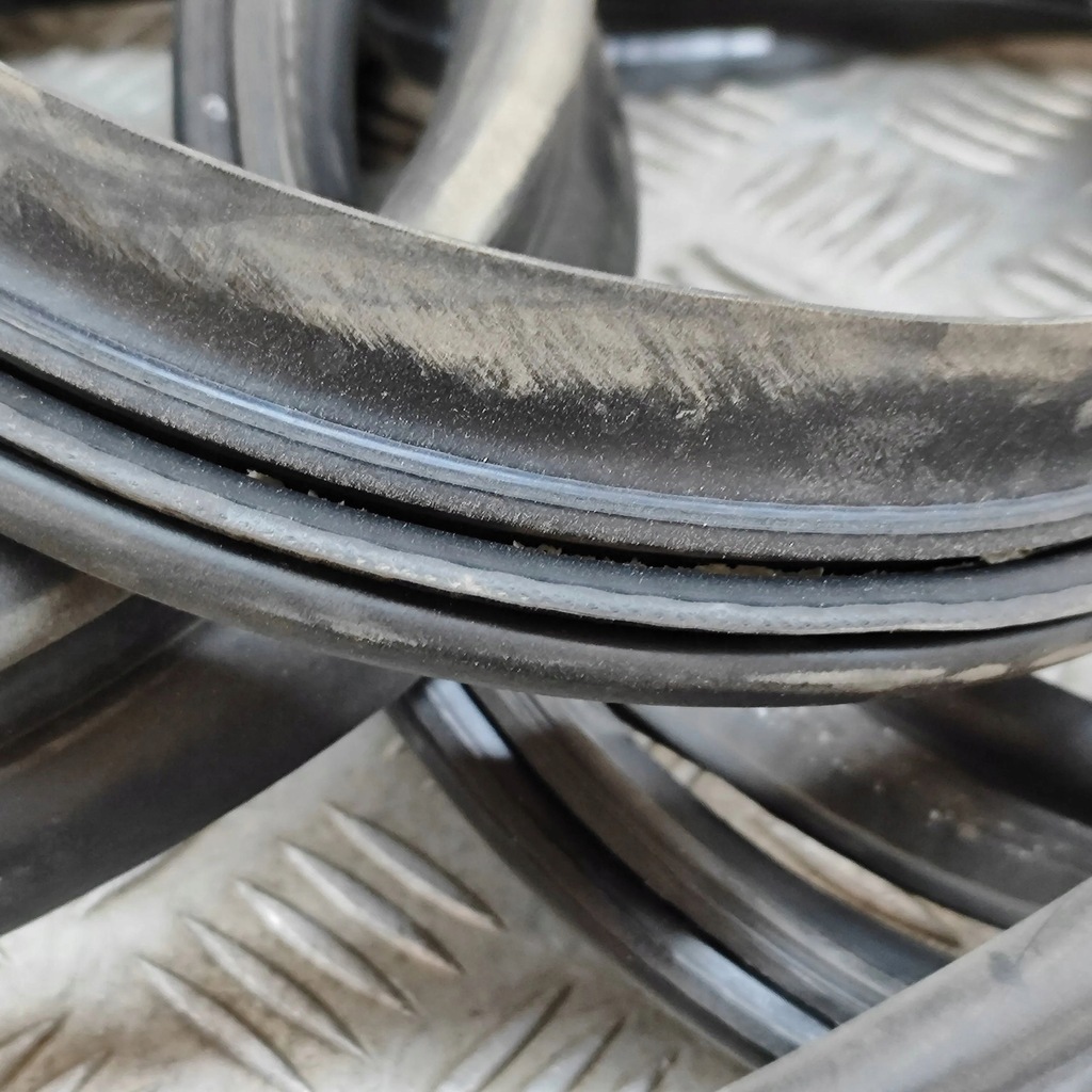 фото №7, Audi rs6 c8 2022 гумовий прокладка багажника заднього / na кузов