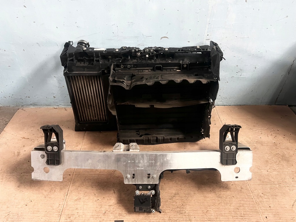 фото №2, Peugeot 2008 ii pas передній kompletny балка радар