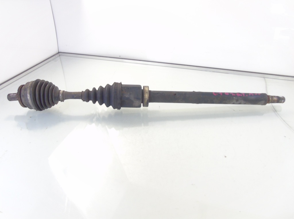 фото №1, Привідний вал правий перед права volvo c70 i 2.0t p8689239