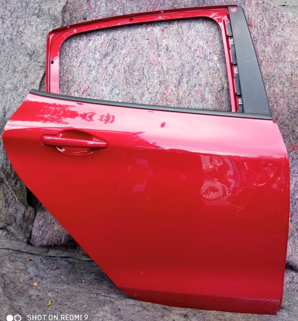 фото №1, Peugeot 208 дверь правое задняя